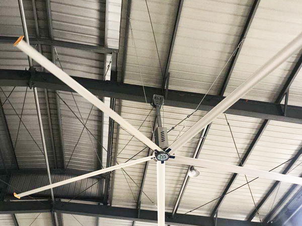 為什么工業(yè)車間經(jīng)常出現(xiàn)大型工業(yè)風(fēng)扇?