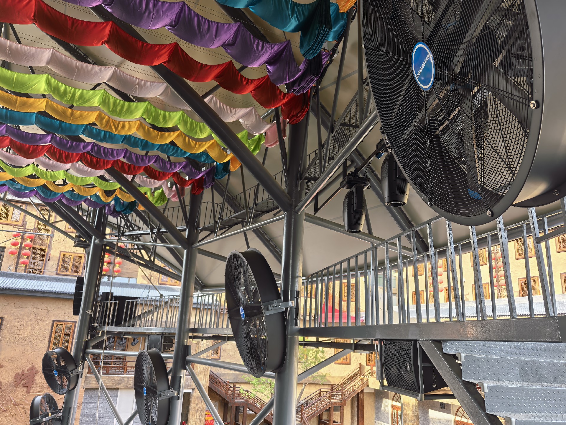 大王壁掛扇賦能西安華夏文旅度假區,打造舒適觀演環境案例